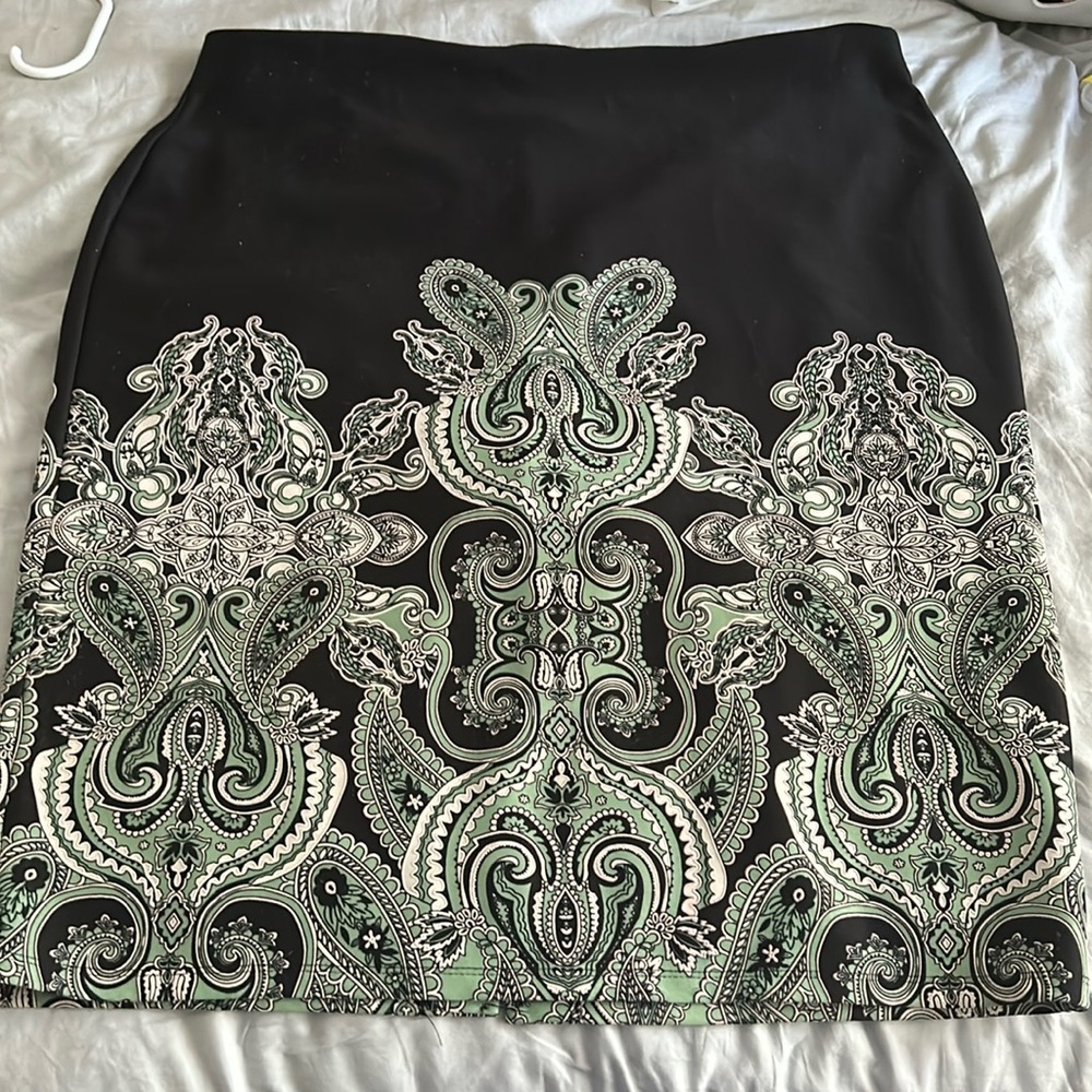 Pencil Skirt with Flower Hem Design  (Size XL)